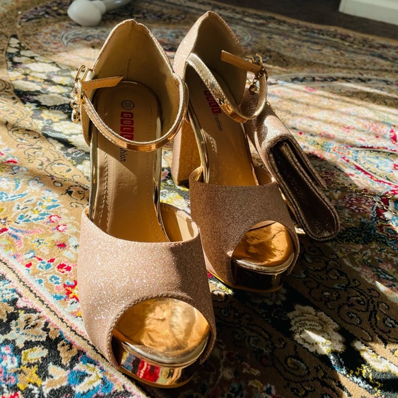 Glittery heels with matching purse - Picture 8 of 8